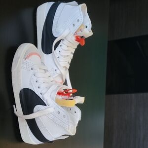 NIKE High-Top Sneakers - White and Black